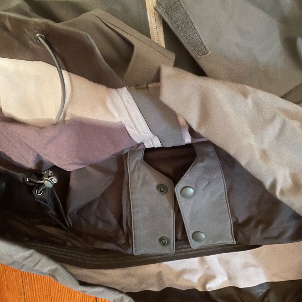 Patagonia Women’s Gray Hooded Snowdrifter Jacket NWT - Picture 3 of 3